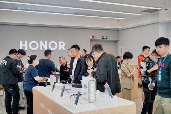 荣耀magic5新机大卖,荣耀magic5用上了主流的顶级配置