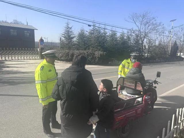 公安春节不打烊民警在岗保平安,县交警圆满完成春节安保任务