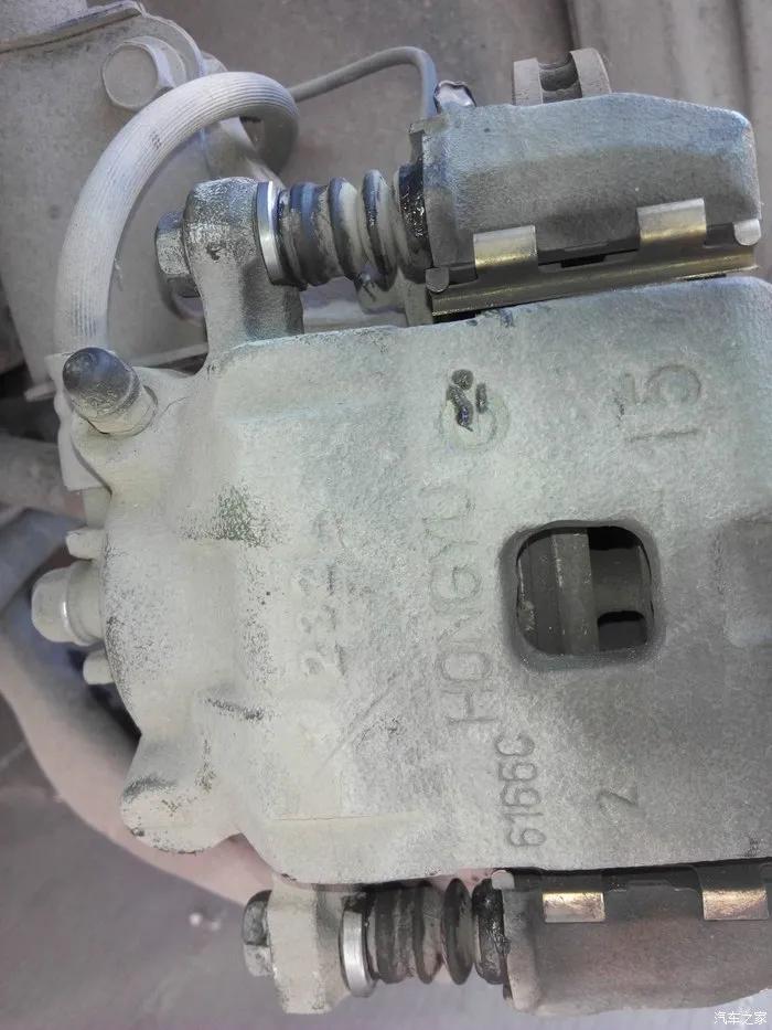 走烂路刹车卡钳哐当异响,刹车卡钳异响如何用扎带处理