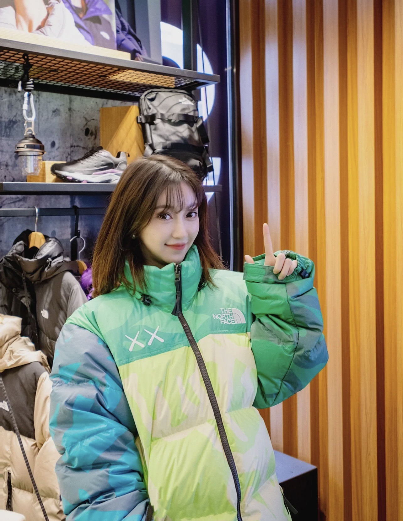 TheNorthFace北面联名款1996美版羽绒服显得更年轻有活力的感觉