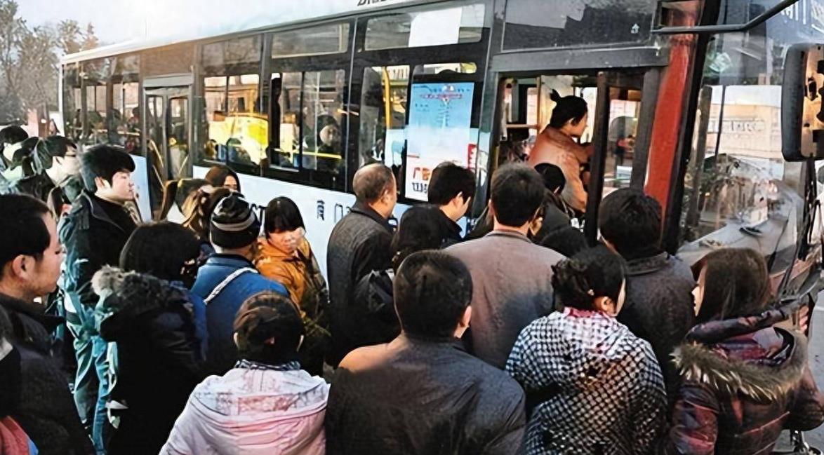 公交车为什么每次只收一块钱,公交车一块钱全天运营不赔钱吗