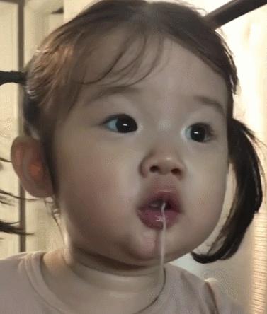 最近超火的可爱小女孩表情包,小女孩可爱萌表情包