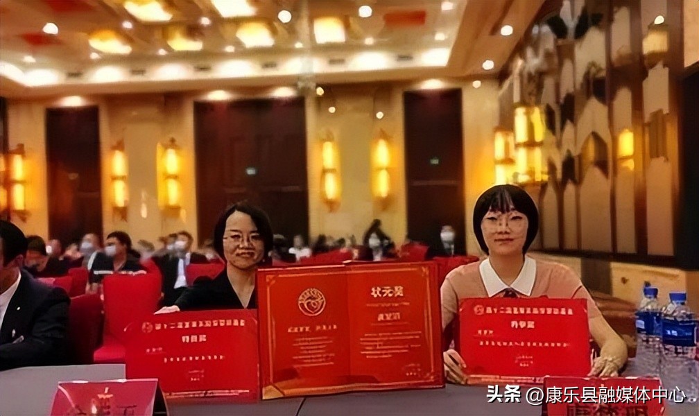 高考数学149分卷面字迹惊艳,语文146分学霸卷面惊艳