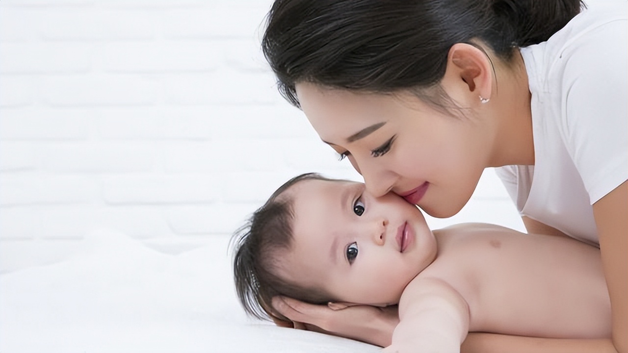 婴儿拍嗝拍不出来有点吐奶,给婴儿拍嗝拍不出来怎么办