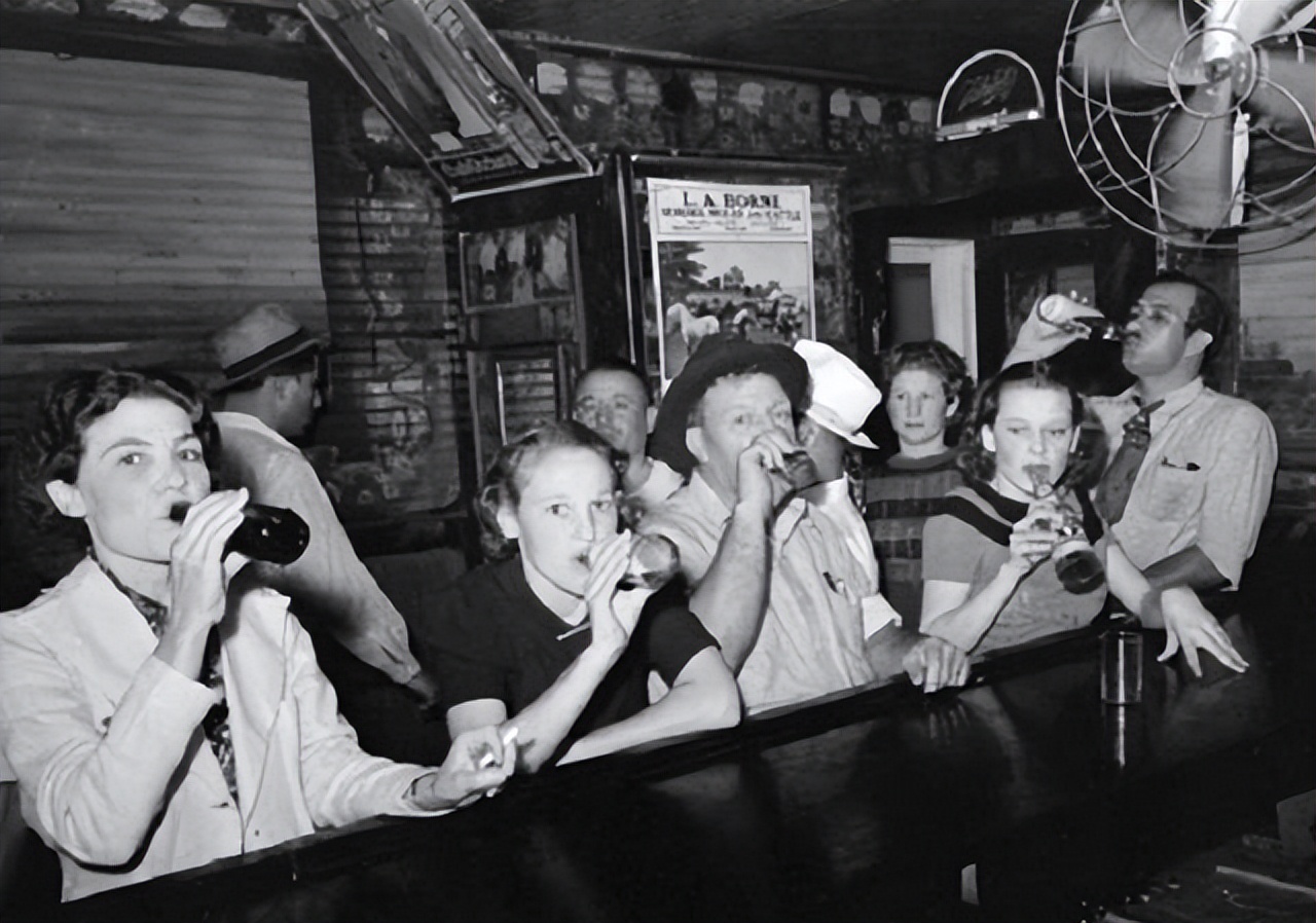 乘风破浪的啤酒：三代人孕育的“啤酒之王”，为何会*身卖**英博？