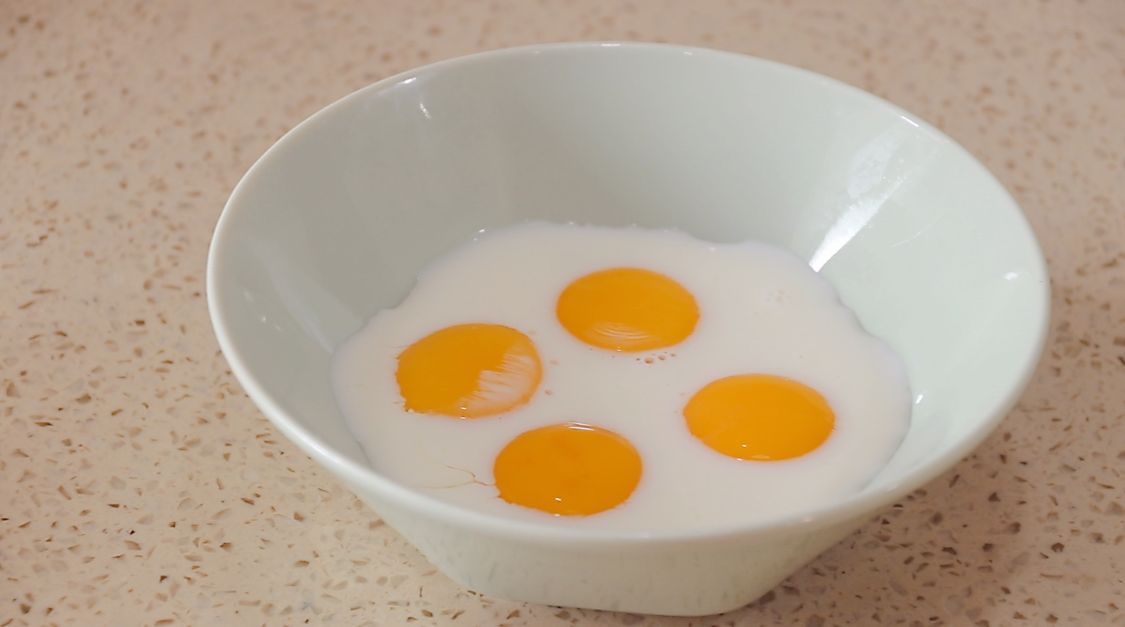 怎么用烤箱做蛋糕不粘锅,做蛋糕用电饭锅不用蛋糕粉