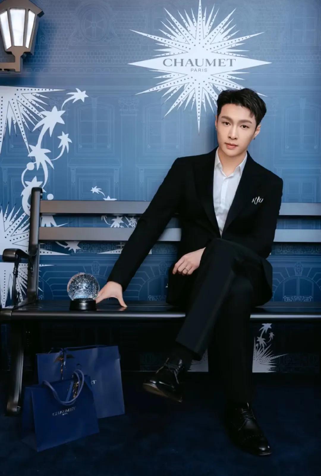 尚美巴黎张艺兴白色西装,张艺兴是尚美巴黎全球代言人吗