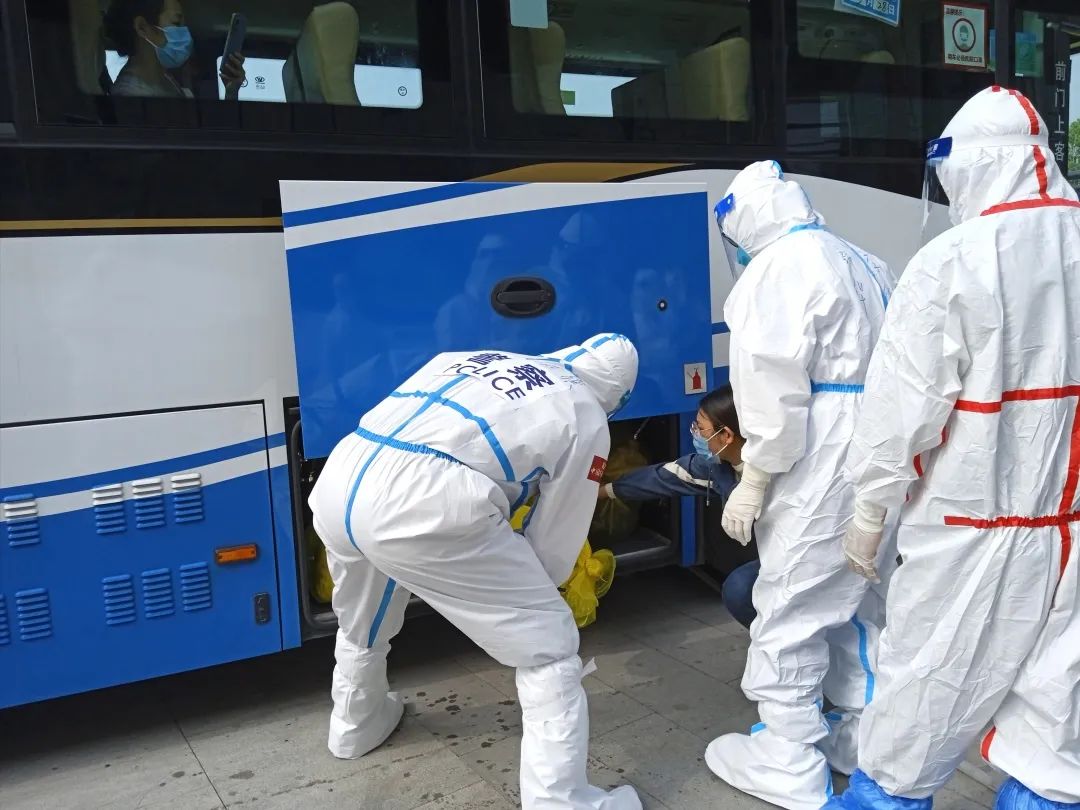 抗击疫情一线的执勤人员,援沪队员抗疫纪实