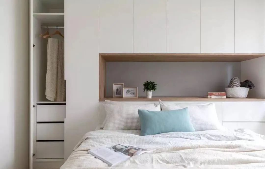 1.8米宽的床放在卧室是怎么样的,一米8的床实际床头留多大位置