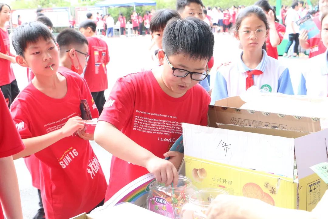 万二小举行2016级毕业典礼暨毕业班综合素质拓展活动