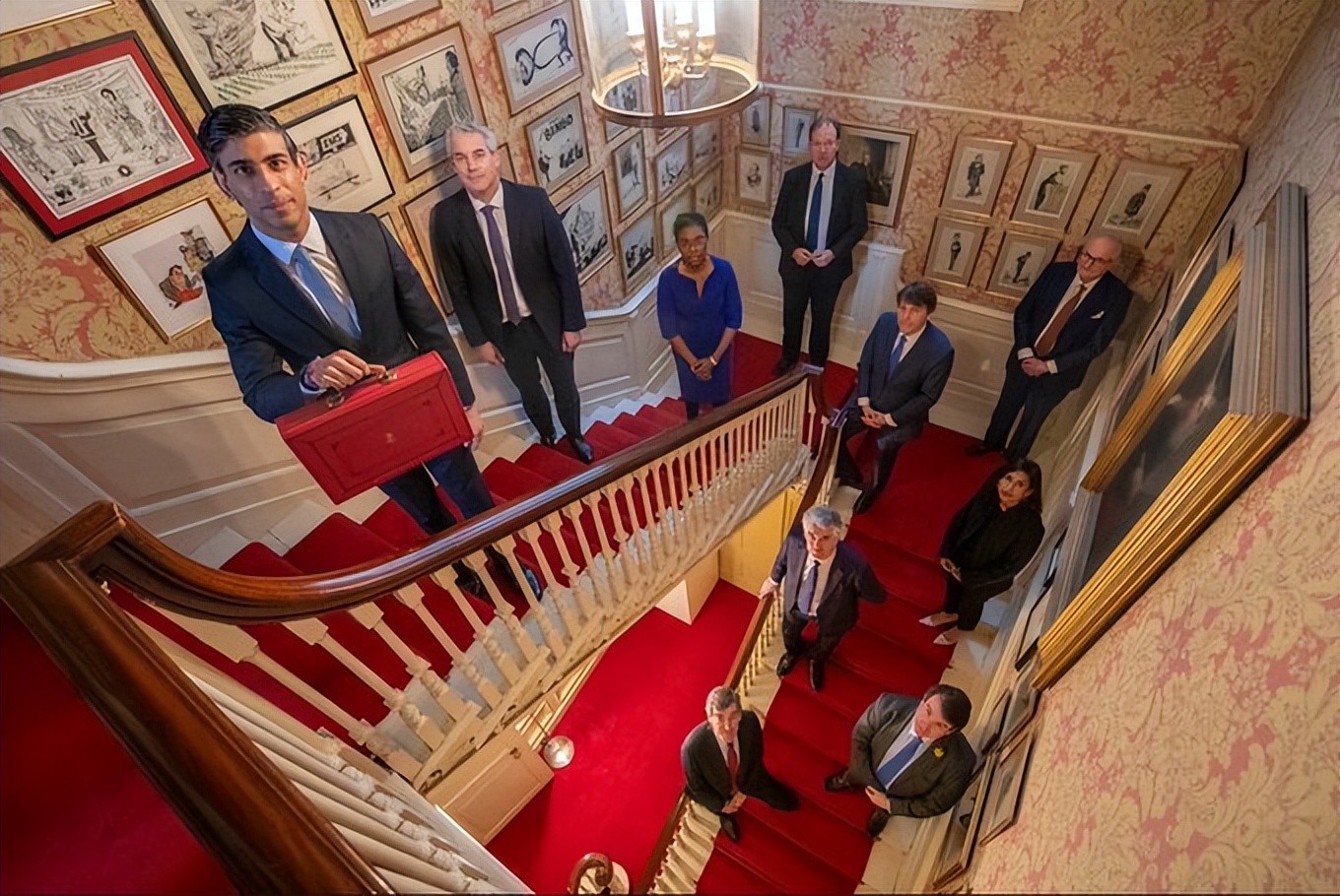 英国议员与苏纳克合影,英国首相苏纳克被支持吗