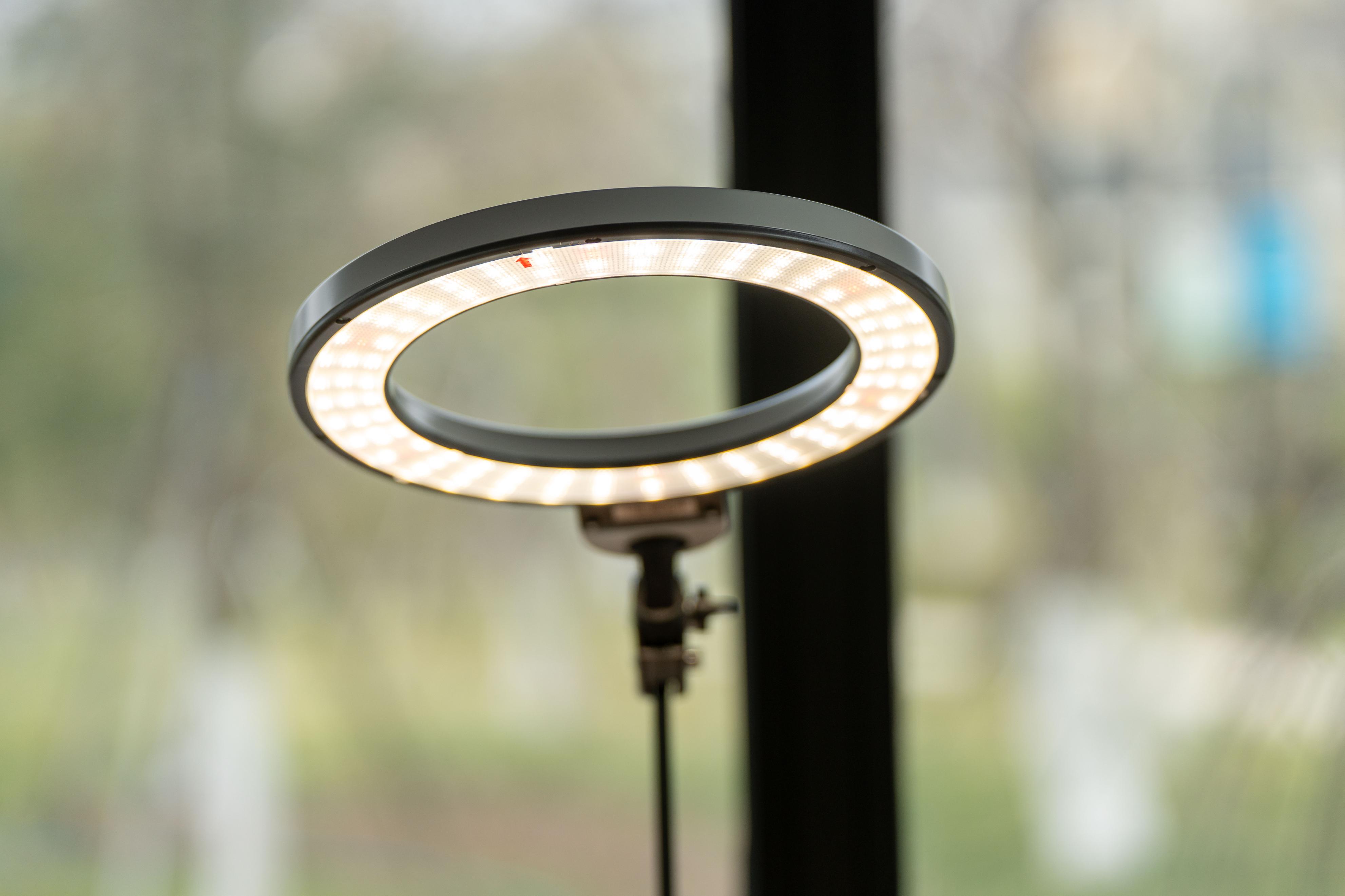 智商税还是护眼专家？爱德华医生天使之光2儿童学习润眼灯测评