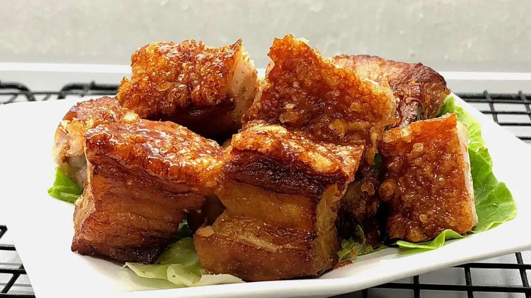 火爆全网的脆皮五花肉,脆皮五花肉火爆全网