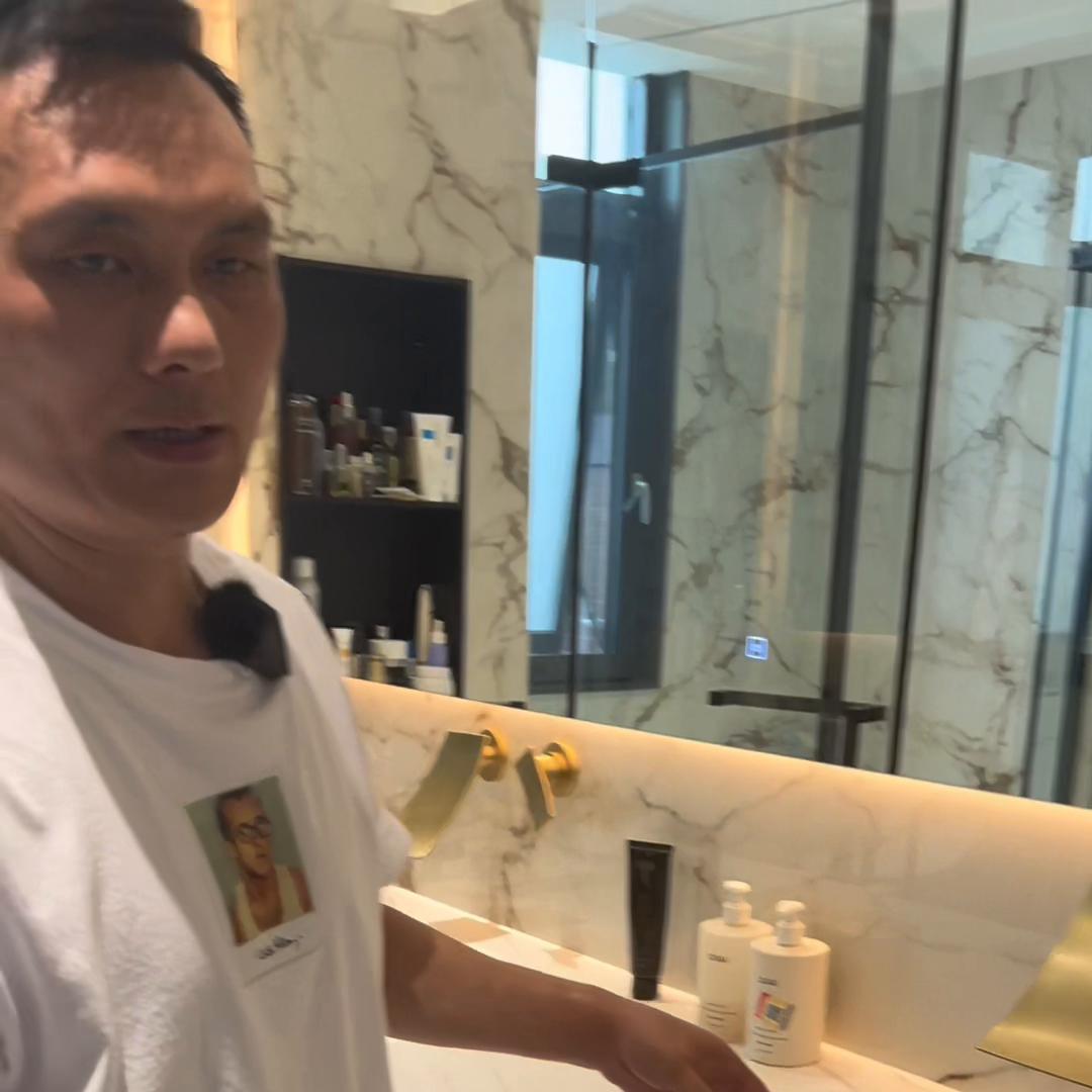 卫生间岩板上的污渍印怎么去掉,橱柜岩板上留下黄色污渍怎么去除