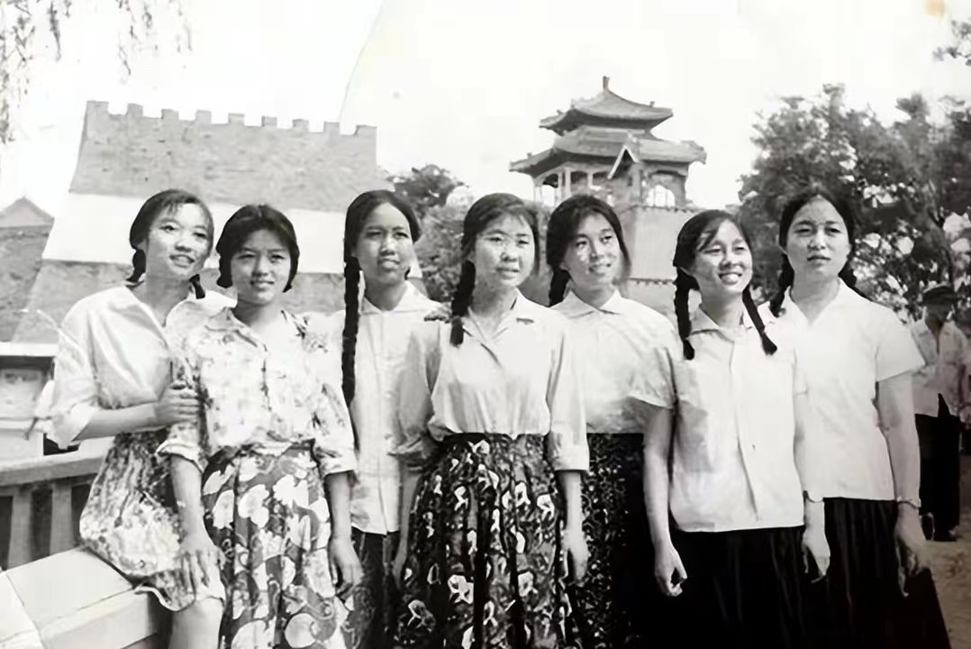 90年代的确良,的确良是九十年代流行吗