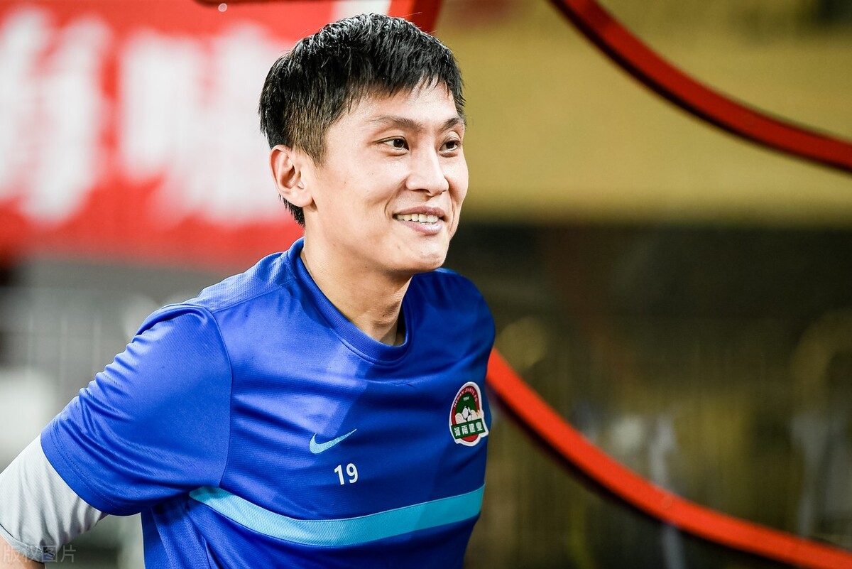 王国明！能把事迹写进高考作文的门将，他的故事已经超越足球本身