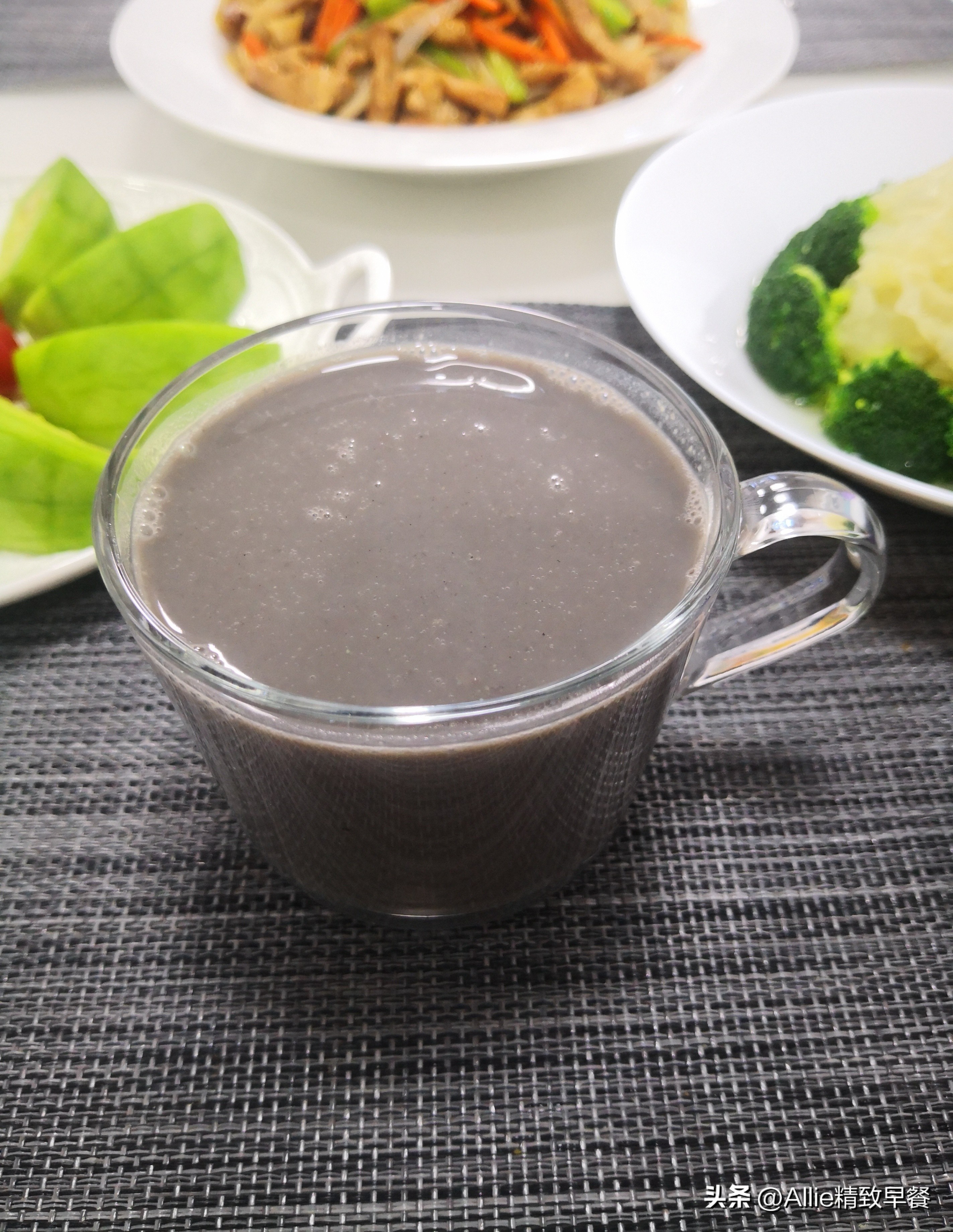 广东人爱吃的炒河粉，教您在家就能做，根根分明爽滑入味，零厨艺