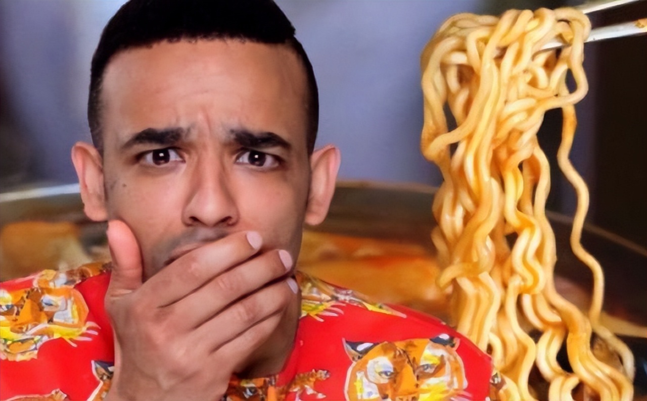 一包几块钱的方便面到了非洲就成了“奢侈品”？非洲小伙：吃不起