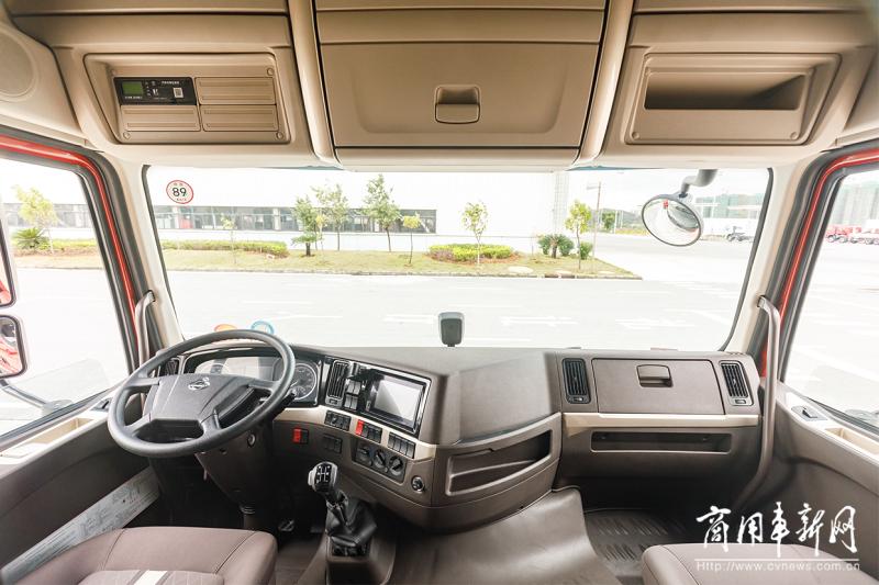 油太贵不赚钱？卡友竞价“杀红眼”？乘龙H5换电牵引车：换我试试