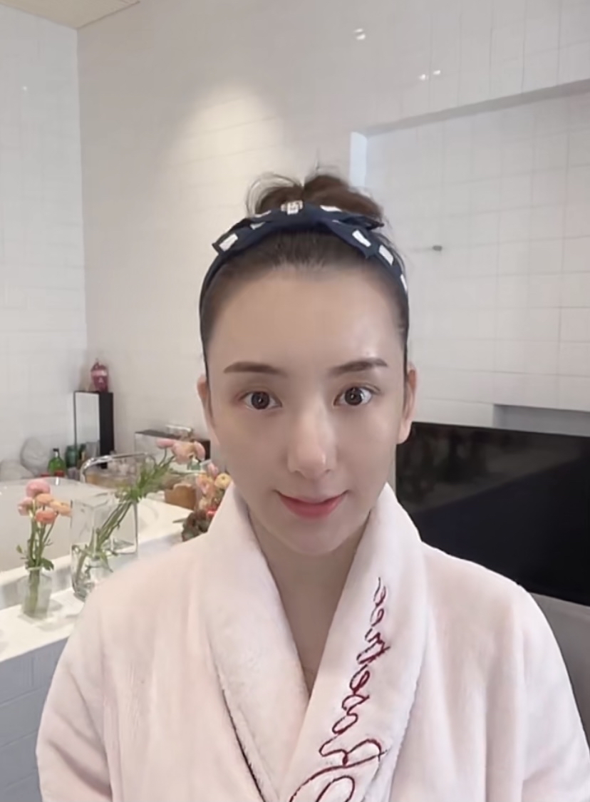 看女星如何装饰家里：方媛爱鲜花，熊黛林喜绿植，李嘉欣重设计