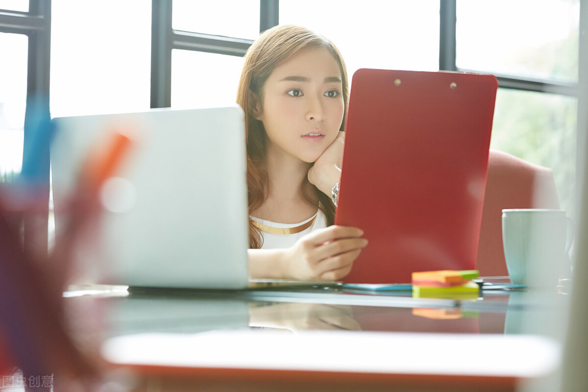 工伤停工留薪期工资工伤保险发吗,工伤停工留薪期满还需要治疗