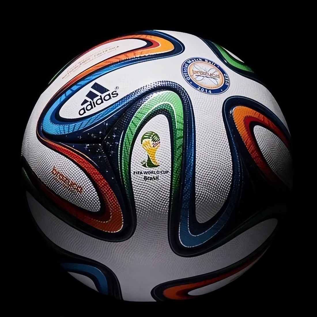 阿迪达斯为梅西定制的球鞋,阿迪达斯世界杯4号足球