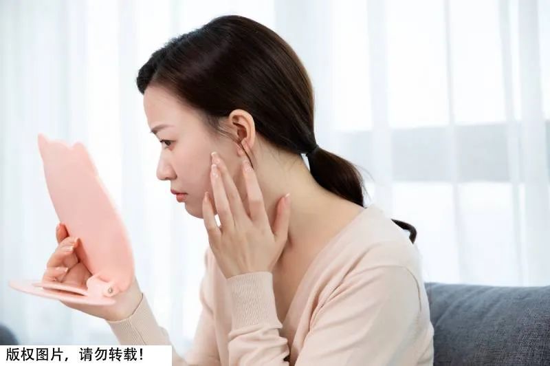 颈纹沟壑很深,沟壑型颈纹