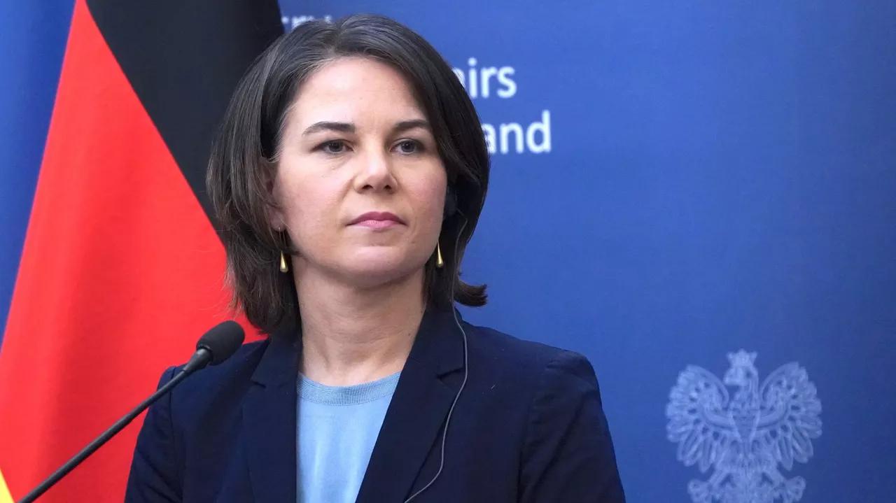 德国外交部长贝尔伯克的学历,德国女外长贝尔伯克访华照片