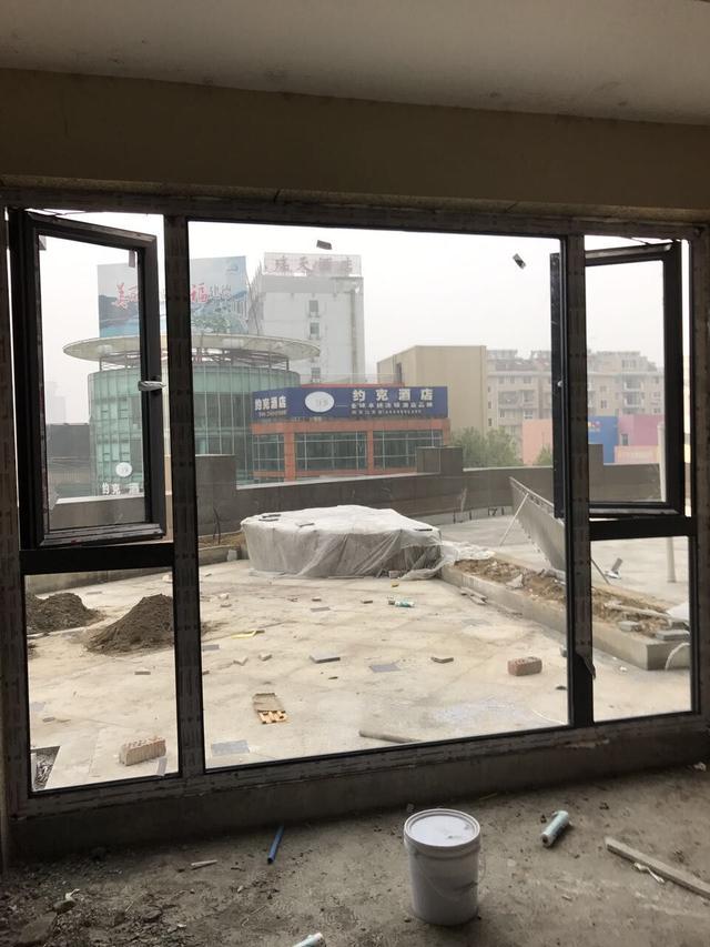 如何选择断桥铝窗户和玻璃,彩铝门窗和断桥铝有什么区别