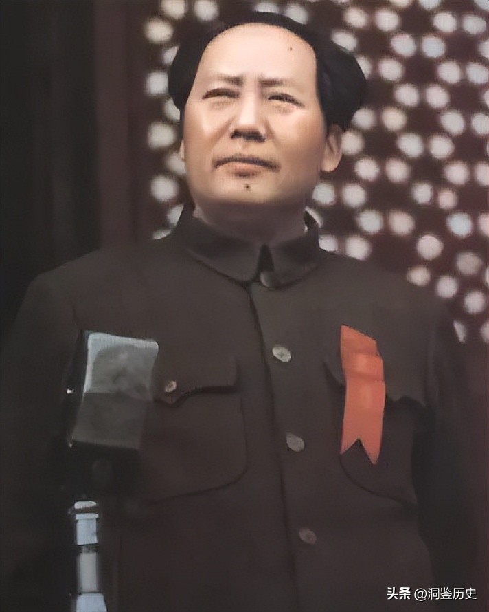 59年人民大会堂落成，毛主席视察时指着天花板笑问：这是谁的主意