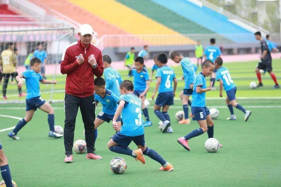 2021年全国校园足球特色学校申报,全国青少年校园足球特色学校400字