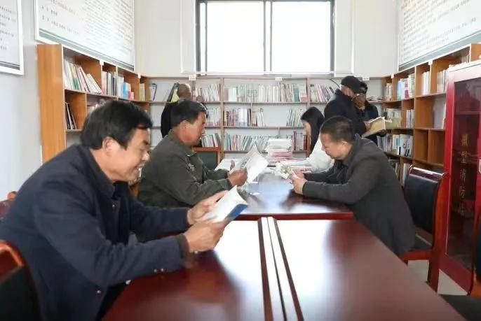 柘城县：“泡书屋”成为韦堤口村民新时尚