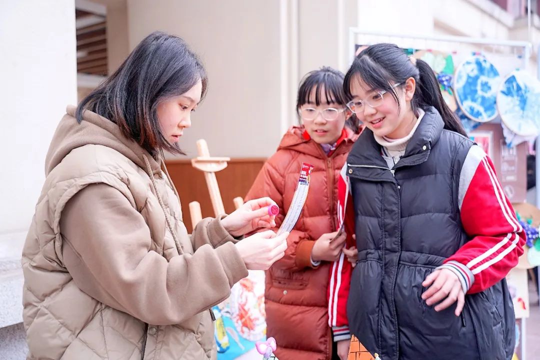 家长参观学校对学校的赞赏,蓝港外国语学校活动