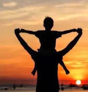 父亲节父爱作文700字,父亲节五首诗词读懂父爱