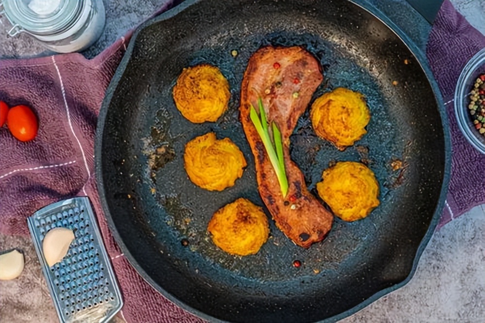 不粘锅涂层轻微刮出条印有毒吗,不粘锅涂层危害视频