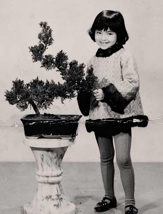 被注射抑生长剂，与女粉丝裸聊，这4位童星，真的被父母害惨了