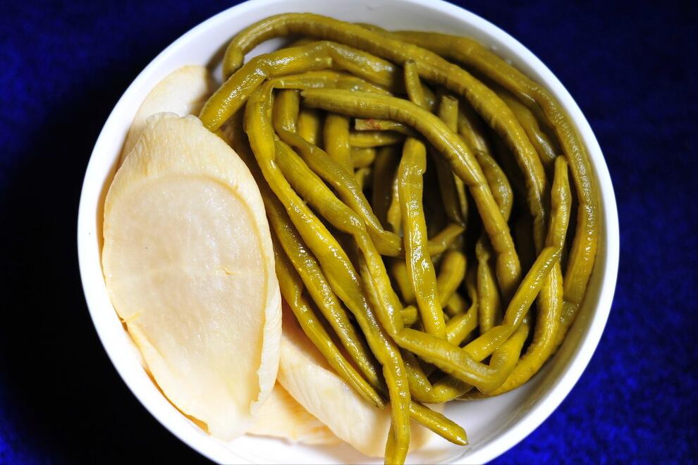 泡椒酸豆角的腌制方法放多少盐,腌酸豆角只加盐和花椒