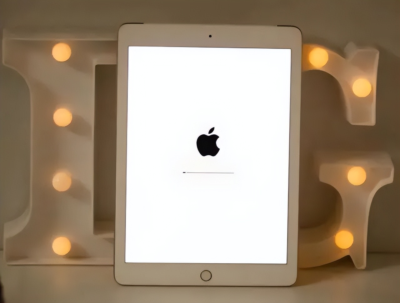 ipad白屏怎么办,ipad电脑黑屏怎么办