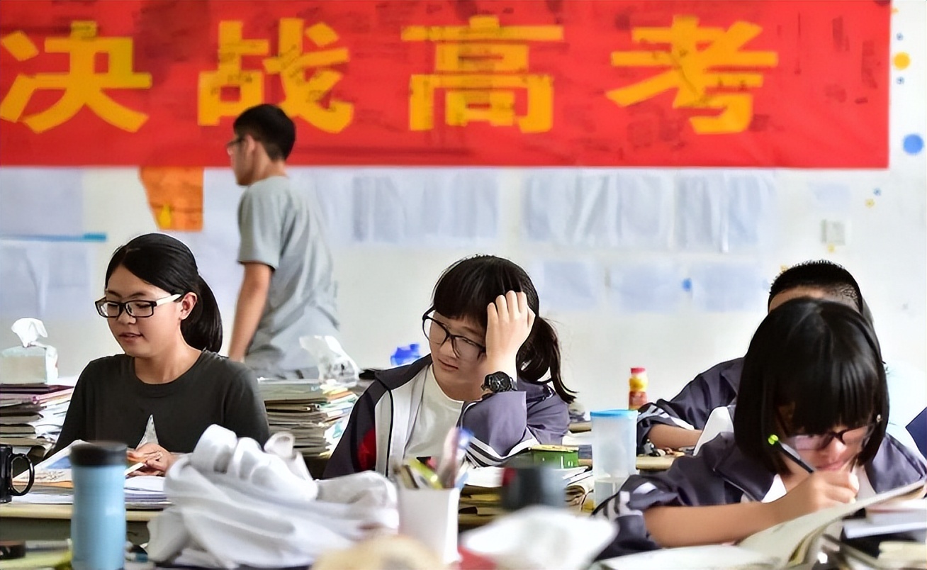 张雪峰谈二本选哪个大学,张雪峰说刚过一本科线怎么选学校