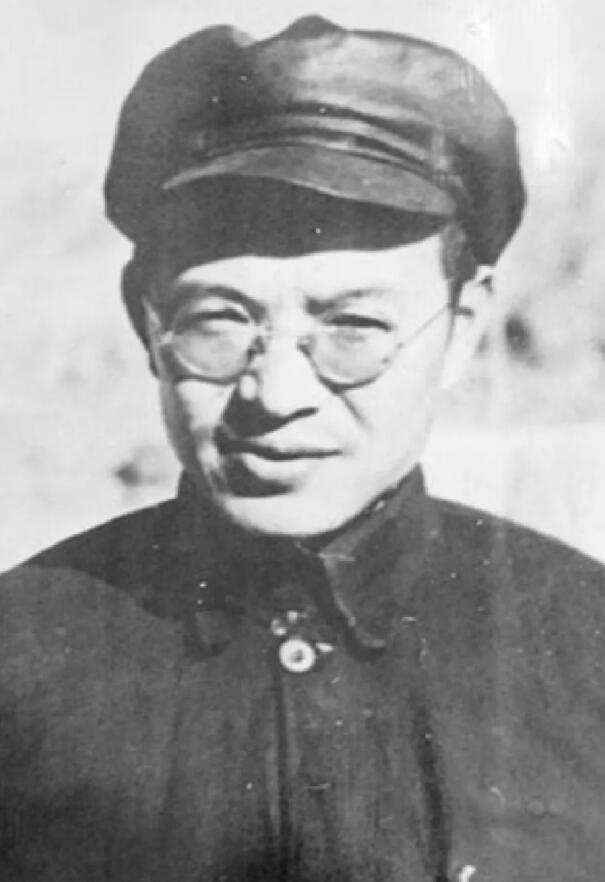 王明和博古在*党**史上都是化名，张闻天（洛甫）为什么是本名？