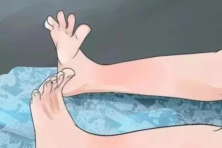 腿上长黑斑癌症前兆图片,腿上肿块竟是癌症先兆