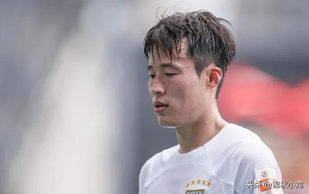 球员做对比吸引读者,不同球员的表现呈现出鲜明的对比