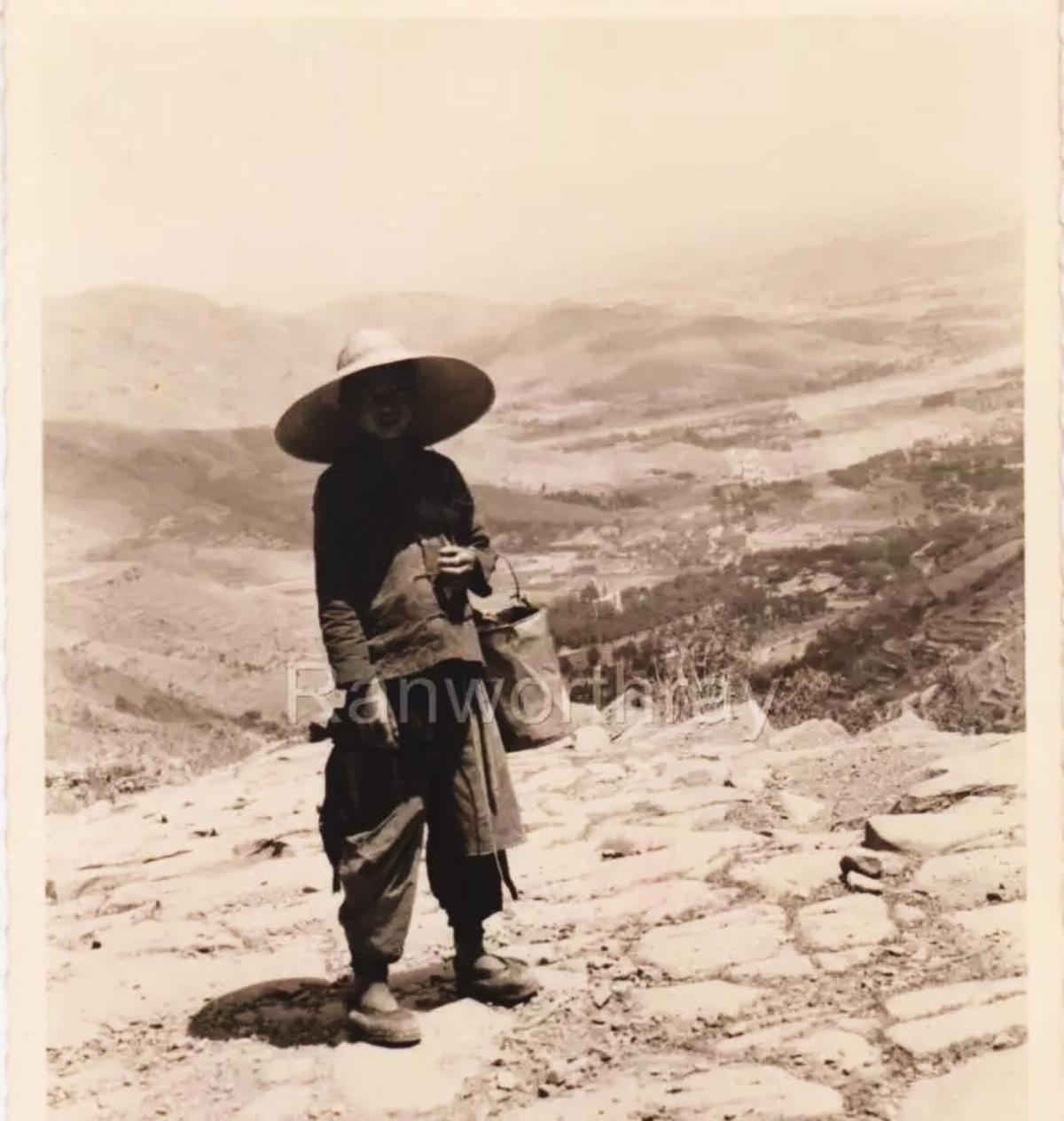 日军侵华兽行,日军当着国军的面杀俘虏