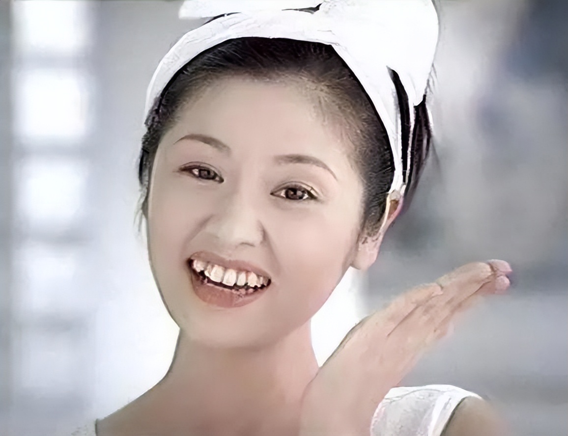 烤瓷牙牙缝发黑怎么处理,娱乐圈谁的牙齿不是烤瓷牙