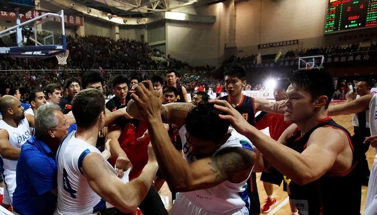 朱芳雨直播谈徐杰,朱芳雨谈徐杰15投13视频