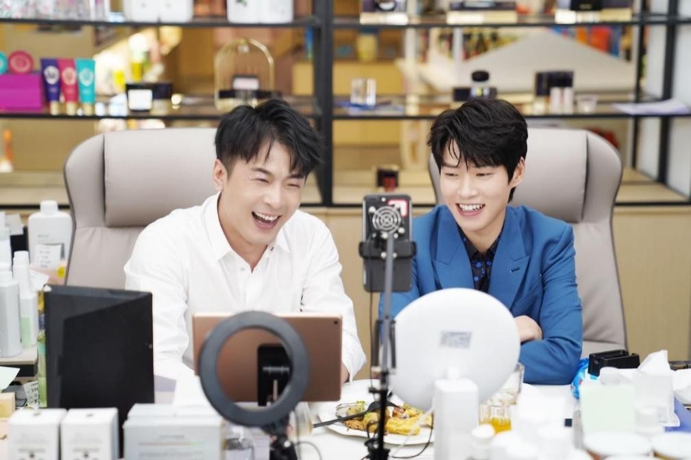 辛巴推进电子商务进农村相结合王定国公益基金会走进宁阳特教中心