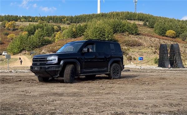 比亚迪豹5转弯,比亚迪豹5豹式掉头