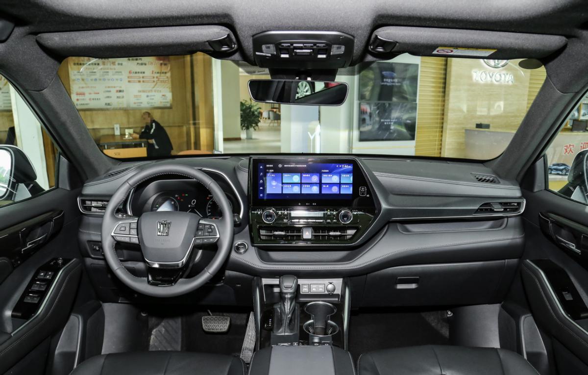 新款汉兰达和皇冠陆放谁更省油,丰田皇冠陆放和荣放哪个省油