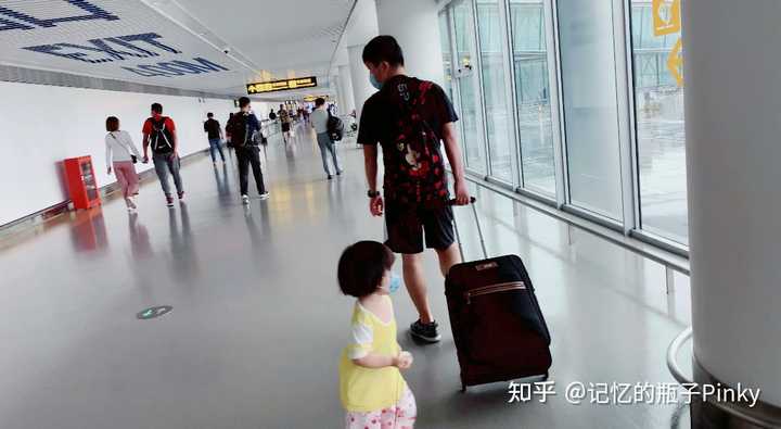 带宝宝旅行时，哪些婴儿用品是必备的？