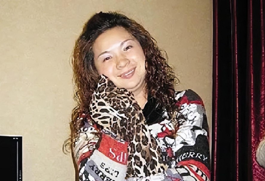 燕窝当水喝打60万美容针，初中文凭的李宝华，背后的30亿有多疯狂